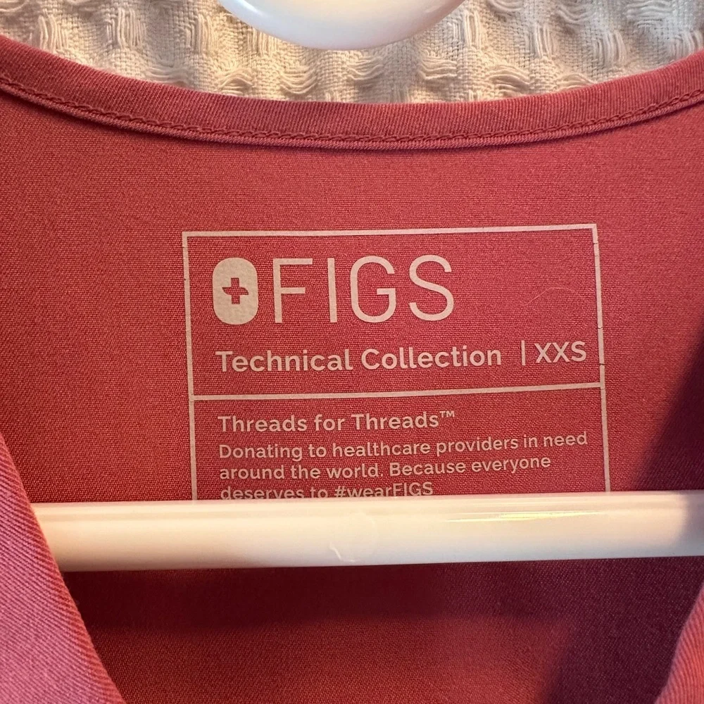 FIGS Top *breast cancer awareness edition* - Picture 2 of 3